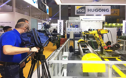 第二届进博会俄罗斯国家电视台拍摄bevictor伟德官网意大利CEA展位