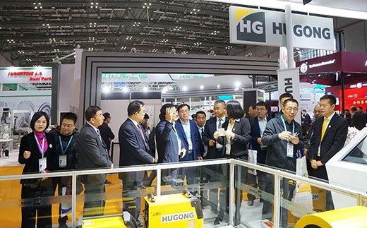 甘肃省天水市常务副市长莅临bevictor伟德官网意大利CEA展位