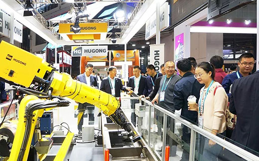 第二届进博会bevictor伟德官网意大利CEA展位机械人系统受到极大关注