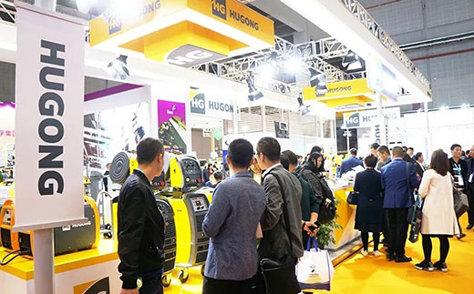 第二届进博会bevictor伟德官网意大利CEA展位数字化焊机很受接待