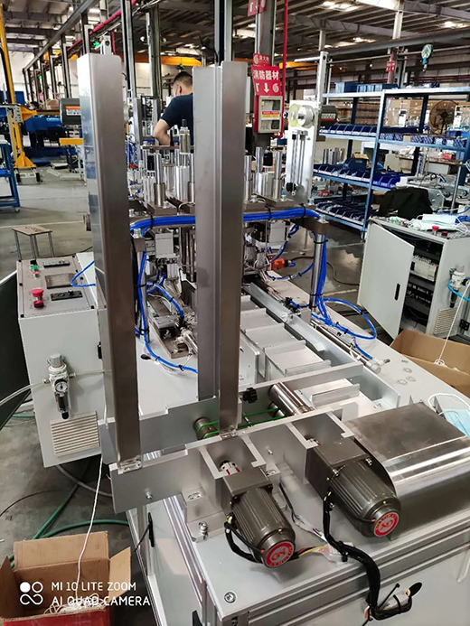 bevictor伟德官网半自动平面口罩发片机